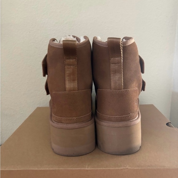 SOLD! Neumel Uggs! Amazing condition, worn only once! Size 10! Summer pricing!💕 - Picture 8 of 10